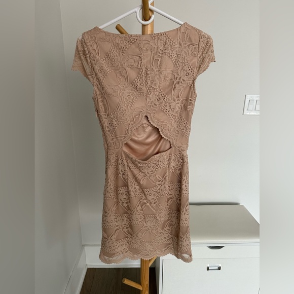 New mini lace dress / Brand Bebe / Color Nude / Small - Picture 2 of 3